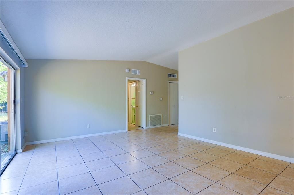 出租: $1,795 (3 贝兹, 2 浴室, 1233 平方英尺)