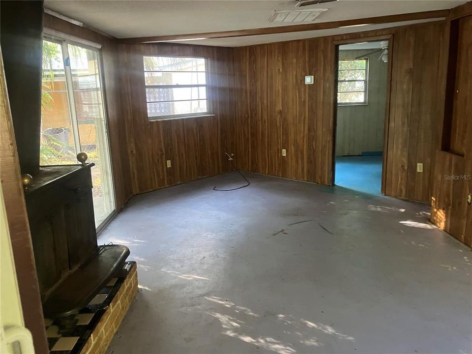 待售: $180,000 (3 贝兹, 2 浴室, 950 平方英尺)