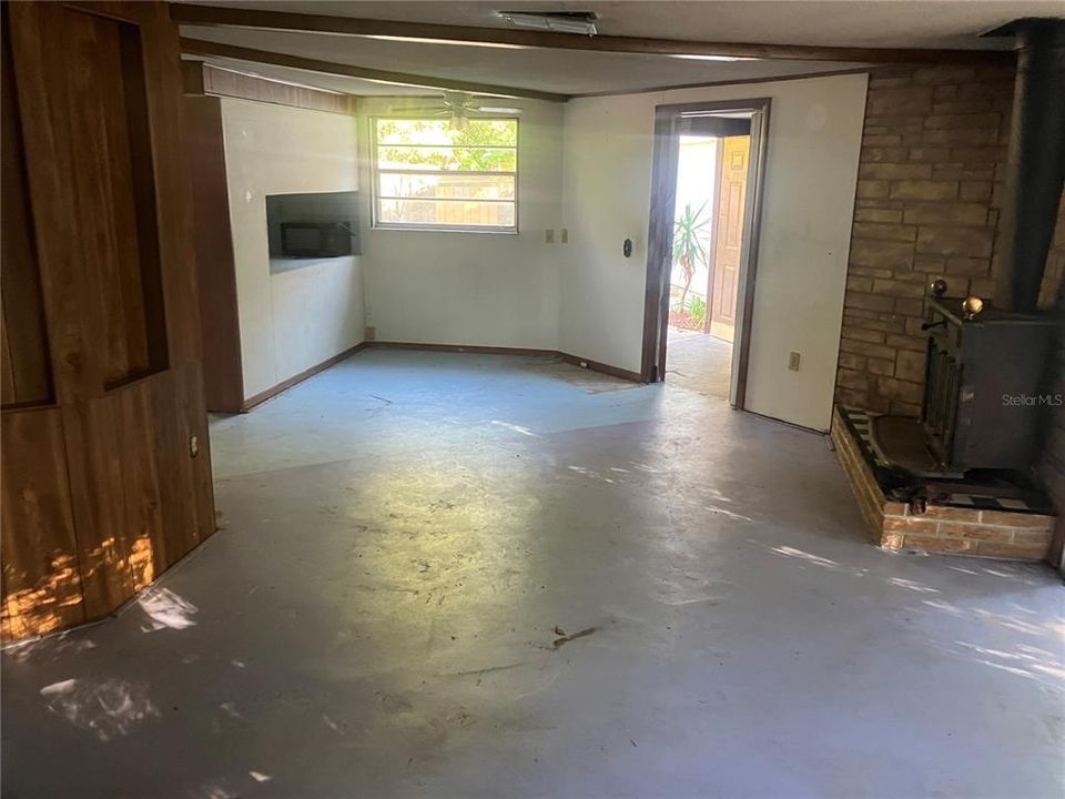 待售: $180,000 (3 贝兹, 2 浴室, 950 平方英尺)