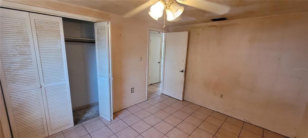For Sale: $239,000 (2 beds, 1 baths, 832 Square Feet)