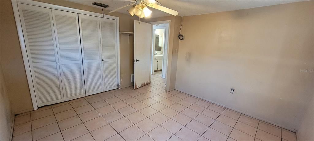 For Sale: $239,000 (2 beds, 1 baths, 832 Square Feet)
