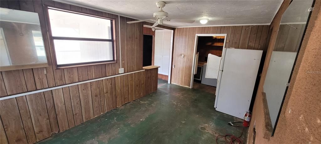 For Sale: $239,000 (2 beds, 1 baths, 832 Square Feet)