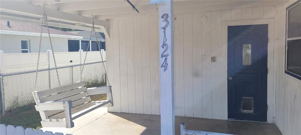 For Sale: $239,000 (2 beds, 1 baths, 832 Square Feet)