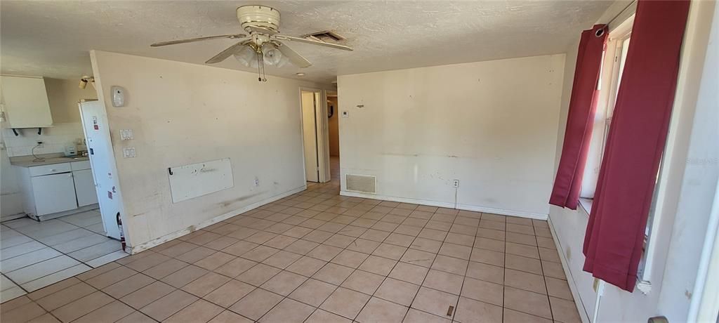 For Sale: $239,000 (2 beds, 1 baths, 832 Square Feet)