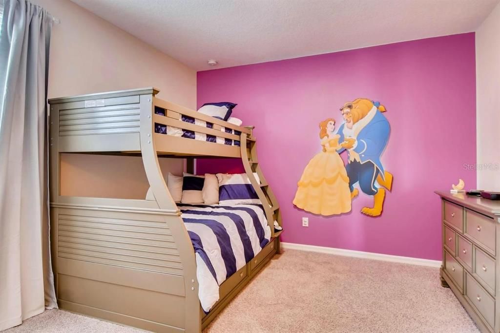 En Venta: $699,000 (5 camas, 4 baños, 3506 Pies cuadrados)