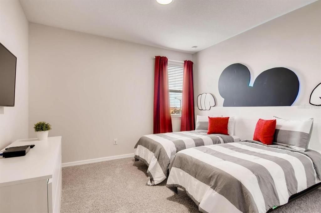 En Venta: $699,000 (5 camas, 4 baños, 3506 Pies cuadrados)