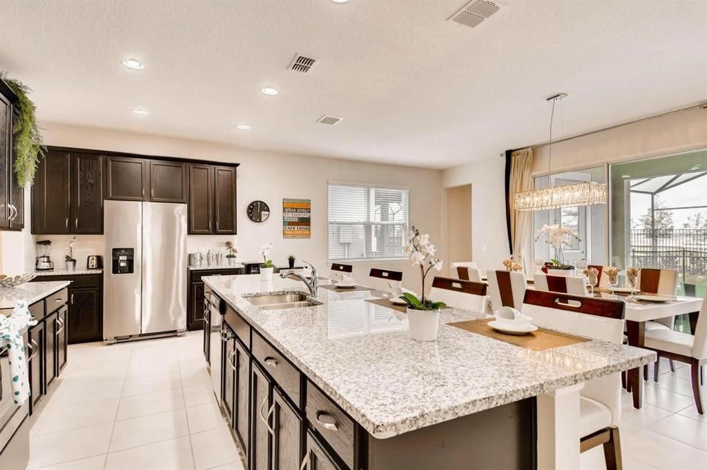 En Venta: $699,000 (5 camas, 4 baños, 3506 Pies cuadrados)