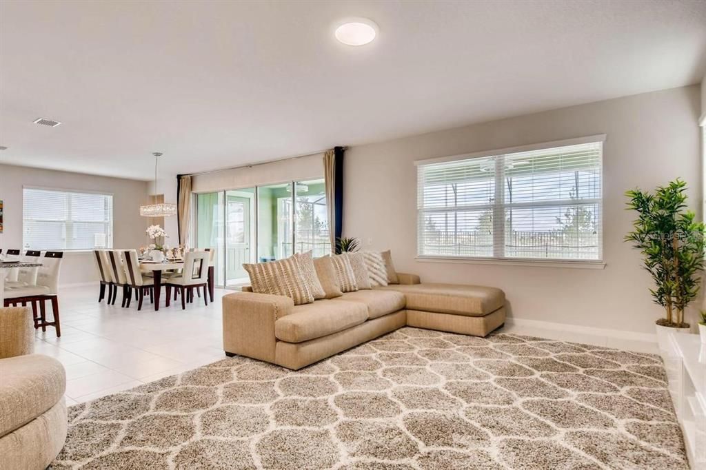 En Venta: $699,000 (5 camas, 4 baños, 3506 Pies cuadrados)