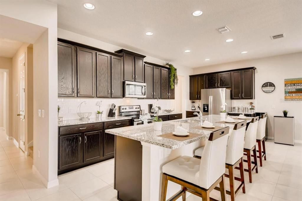 En Venta: $699,000 (5 camas, 4 baños, 3506 Pies cuadrados)