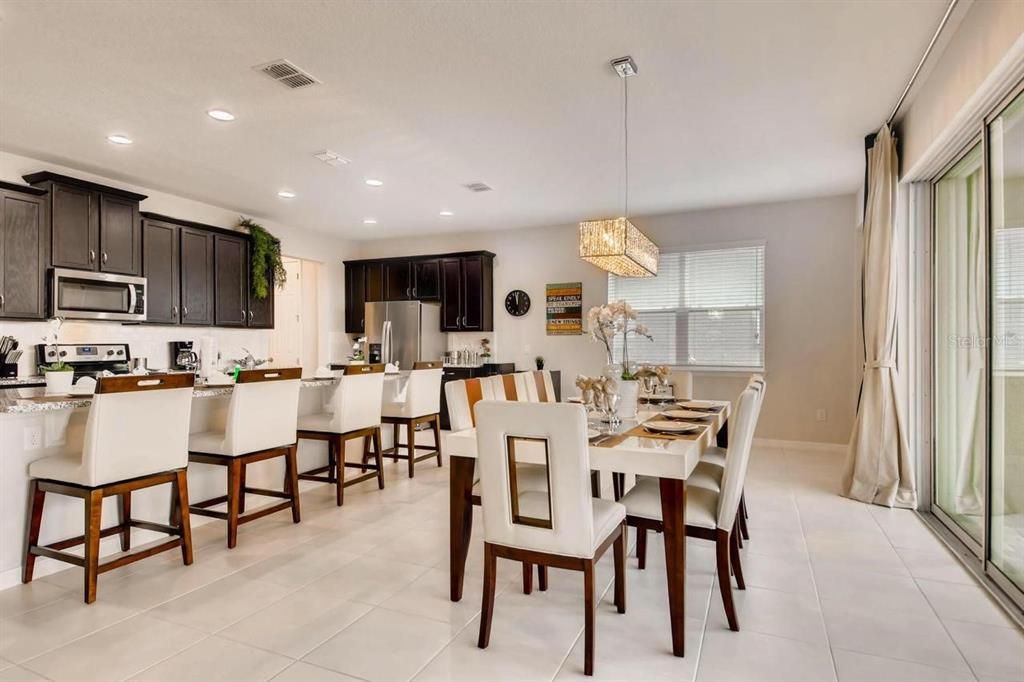 En Venta: $699,000 (5 camas, 4 baños, 3506 Pies cuadrados)