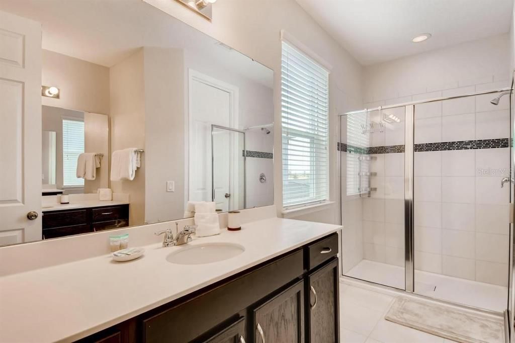 En Venta: $699,000 (5 camas, 4 baños, 3506 Pies cuadrados)