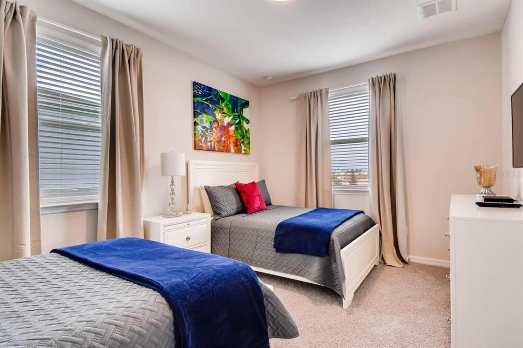 En Venta: $699,000 (5 camas, 4 baños, 3506 Pies cuadrados)