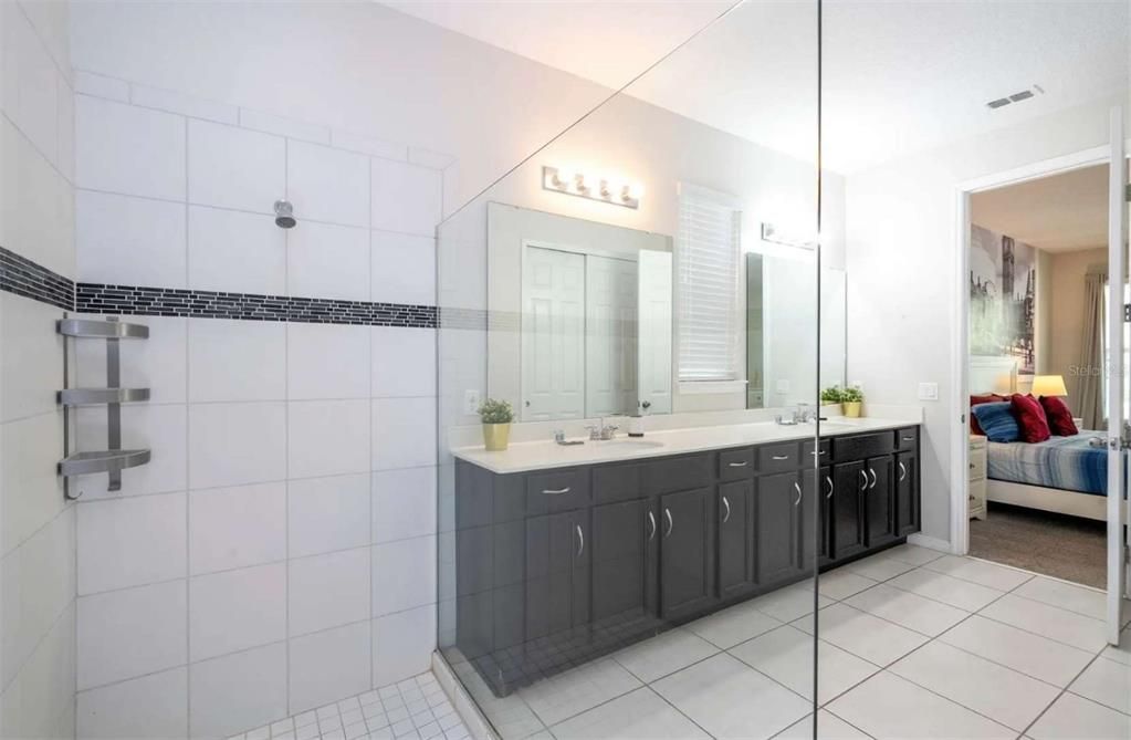 En Venta: $699,000 (5 camas, 4 baños, 3506 Pies cuadrados)