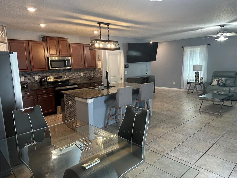 В аренду: $2,600 (4 спален, 2 ванн, 1870 Квадратных фут)