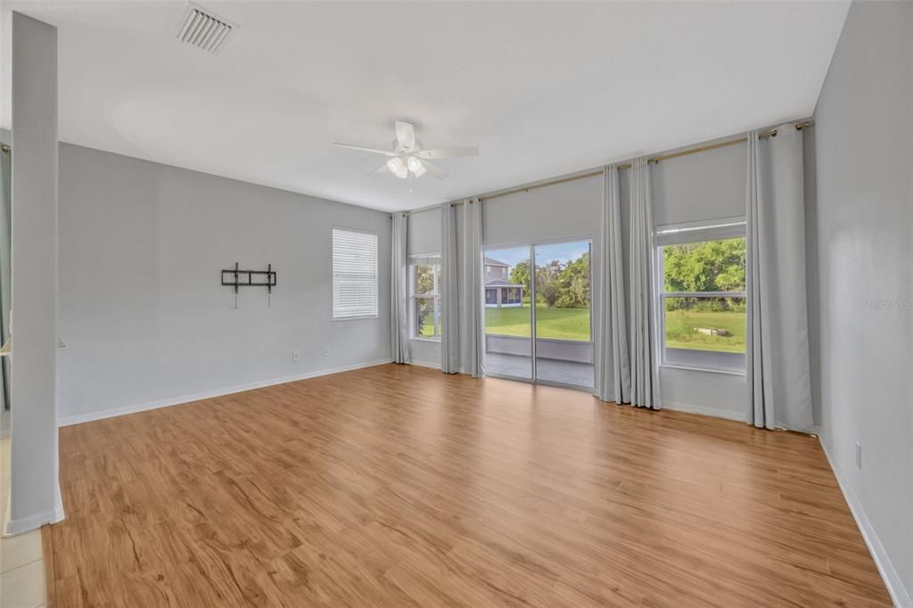 For Rent: $2,150 (3 beds, 2 baths, 1832 Square Feet)