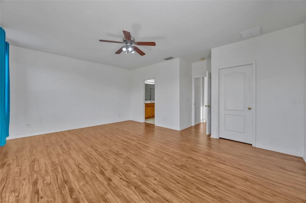 For Rent: $2,150 (3 beds, 2 baths, 1832 Square Feet)