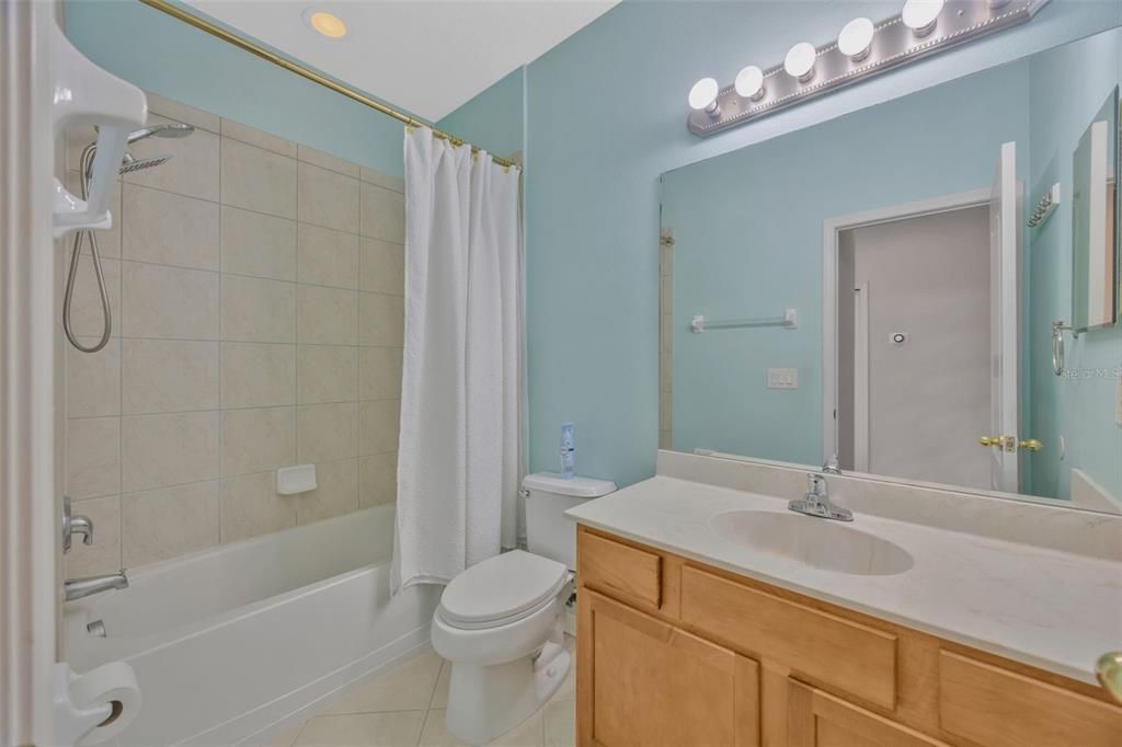 For Rent: $2,150 (3 beds, 2 baths, 1832 Square Feet)