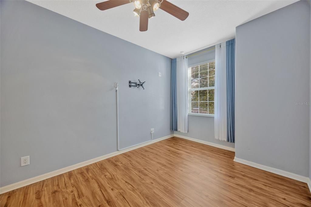 For Rent: $2,150 (3 beds, 2 baths, 1832 Square Feet)