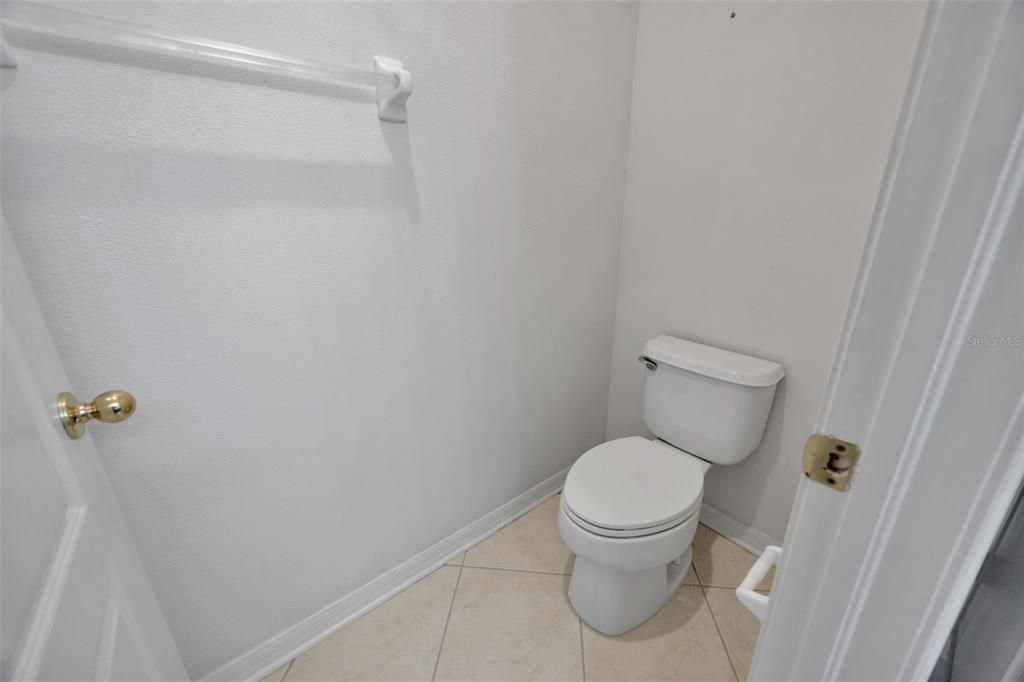 For Rent: $2,150 (3 beds, 2 baths, 1832 Square Feet)