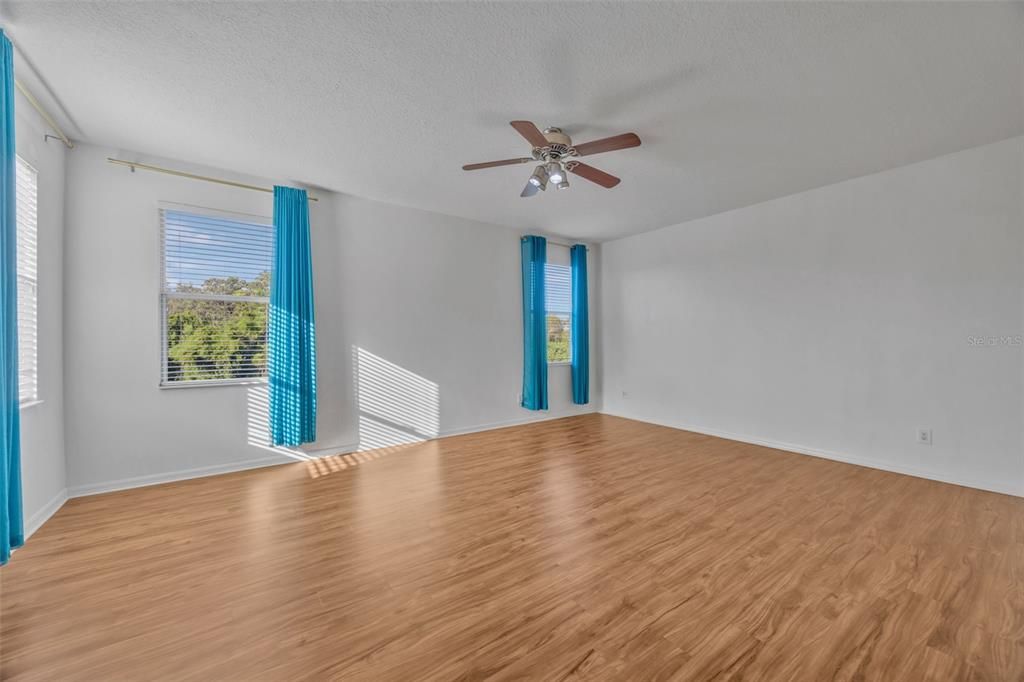 For Rent: $2,150 (3 beds, 2 baths, 1832 Square Feet)