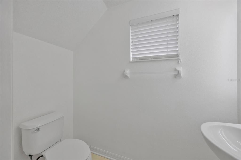 For Rent: $2,150 (3 beds, 2 baths, 1832 Square Feet)