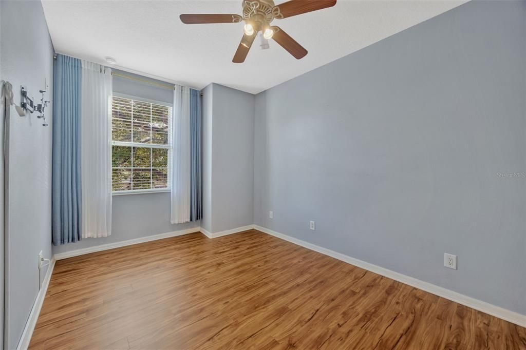 For Rent: $2,150 (3 beds, 2 baths, 1832 Square Feet)