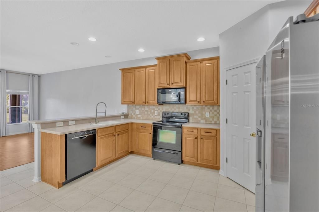 For Rent: $2,150 (3 beds, 2 baths, 1832 Square Feet)