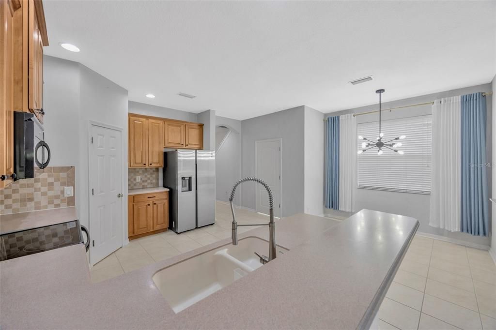 For Rent: $2,150 (3 beds, 2 baths, 1832 Square Feet)