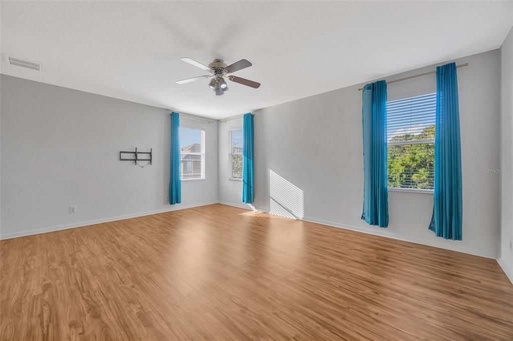 For Rent: $2,150 (3 beds, 2 baths, 1832 Square Feet)