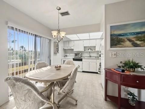 待售: $129,000 (2 贝兹, 2 浴室, 921 平方英尺)