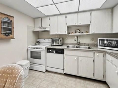 待售: $129,000 (2 贝兹, 2 浴室, 921 平方英尺)