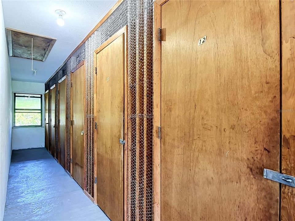 合同活跃: $90,000 (2 贝兹, 2 浴室, 921 平方英尺)
