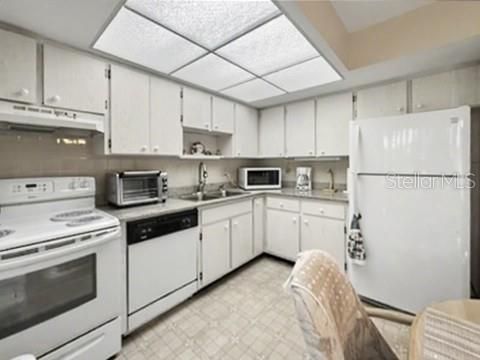 待售: $129,000 (2 贝兹, 2 浴室, 921 平方英尺)