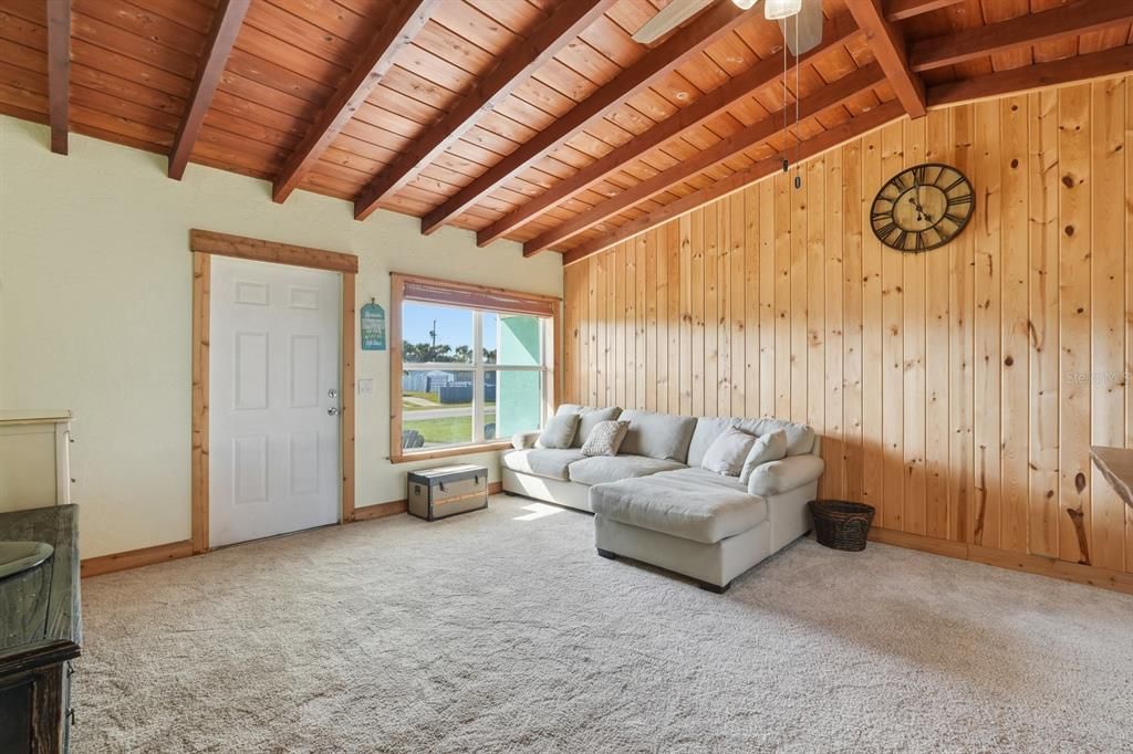 待售: $280,000 (2 贝兹, 1 浴室, 744 平方英尺)