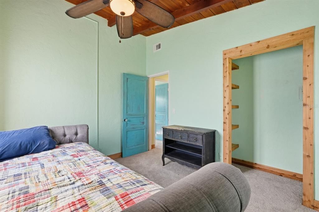 待售: $280,000 (2 贝兹, 1 浴室, 744 平方英尺)