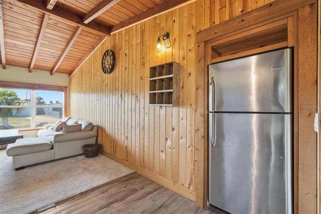 待售: $280,000 (2 贝兹, 1 浴室, 744 平方英尺)