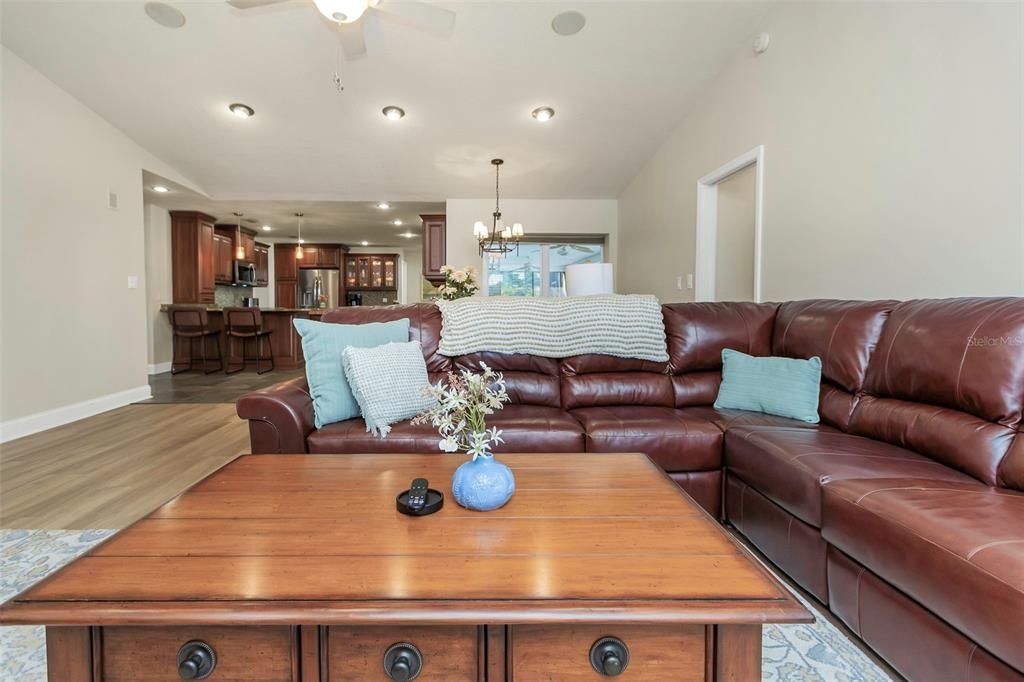 На продажу: $739,000 (3 спален, 2 ванн, 2150 Квадратных фут)