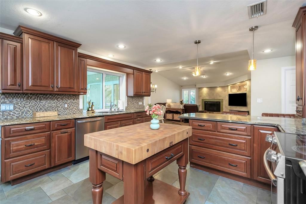 На продажу: $739,000 (3 спален, 2 ванн, 2150 Квадратных фут)