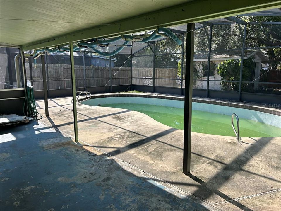 合同活跃: $295,000 (3 贝兹, 2 浴室, 1653 平方英尺)