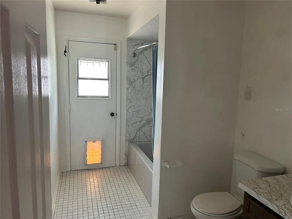 合同活跃: $295,000 (3 贝兹, 2 浴室, 1653 平方英尺)