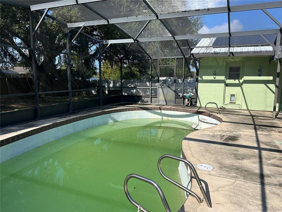 合同活跃: $295,000 (3 贝兹, 2 浴室, 1653 平方英尺)