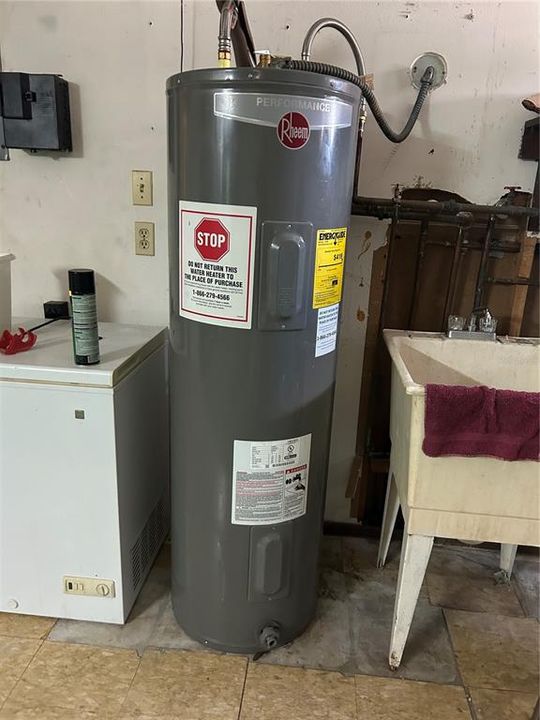 合同活跃: $295,000 (3 贝兹, 2 浴室, 1653 平方英尺)