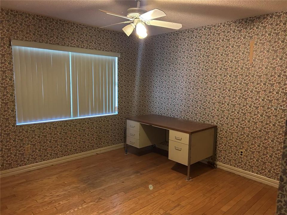 合同活跃: $295,000 (3 贝兹, 2 浴室, 1653 平方英尺)