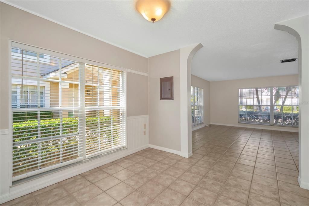 待售: $209,900 (2 贝兹, 1 浴室, 1159 平方英尺)