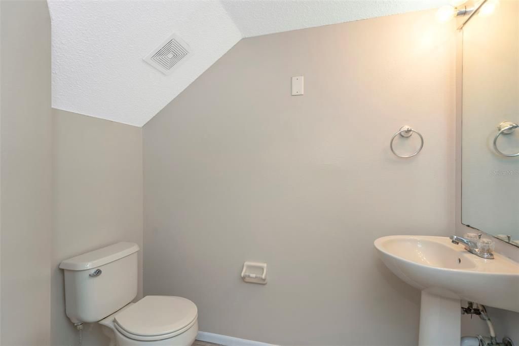 待售: $209,900 (2 贝兹, 1 浴室, 1159 平方英尺)