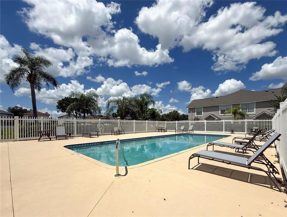 待售: $209,900 (2 贝兹, 1 浴室, 1159 平方英尺)