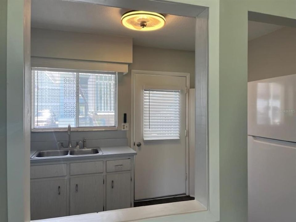 В аренду: $1,900 (2 спален, 1 ванн, 880 Квадратных фут)