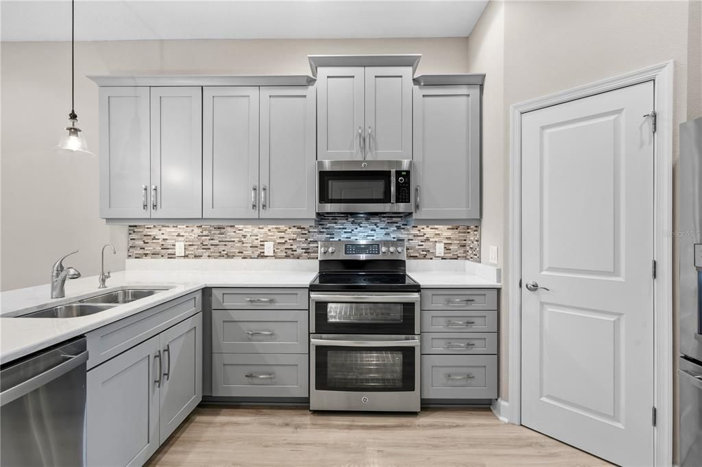 出租: $3,450 (4 贝兹, 3 浴室, 1970 平方英尺)