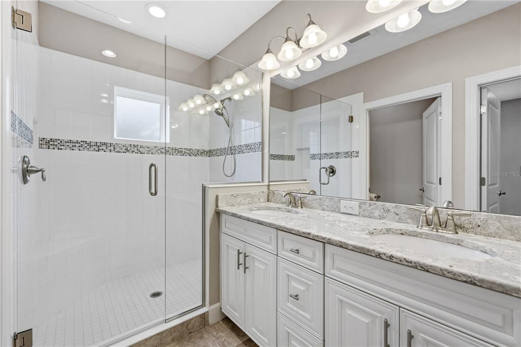 出租: $3,450 (4 贝兹, 3 浴室, 1970 平方英尺)