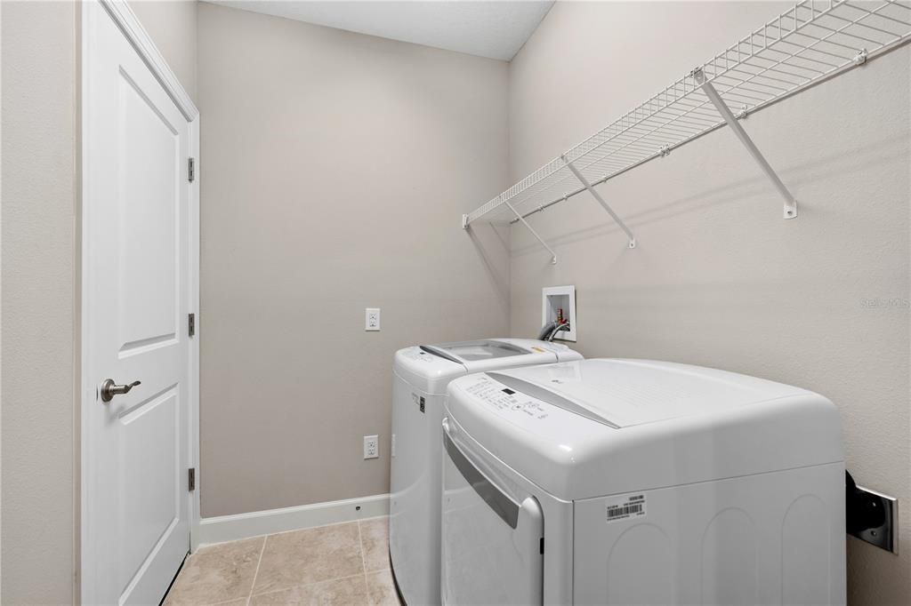 出租: $3,450 (4 贝兹, 3 浴室, 1970 平方英尺)